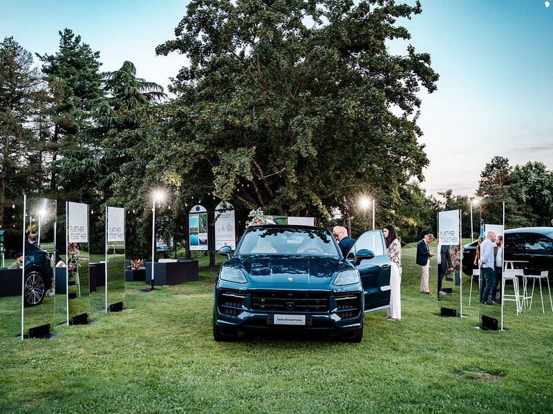 Gallery Evento Porsche Cayenne – Further Together