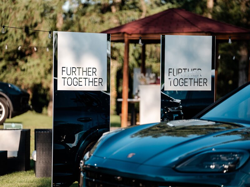 Gallery Evento Porsche Cayenne – Further Together