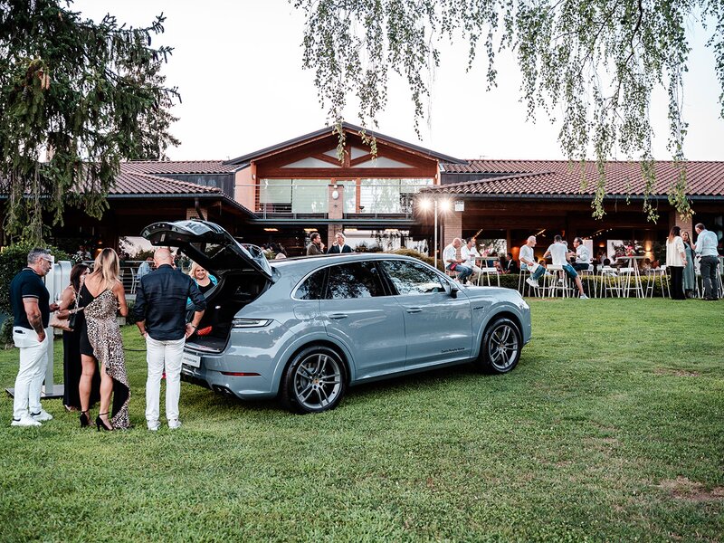 Gallery Evento Porsche Cayenne – Further Together