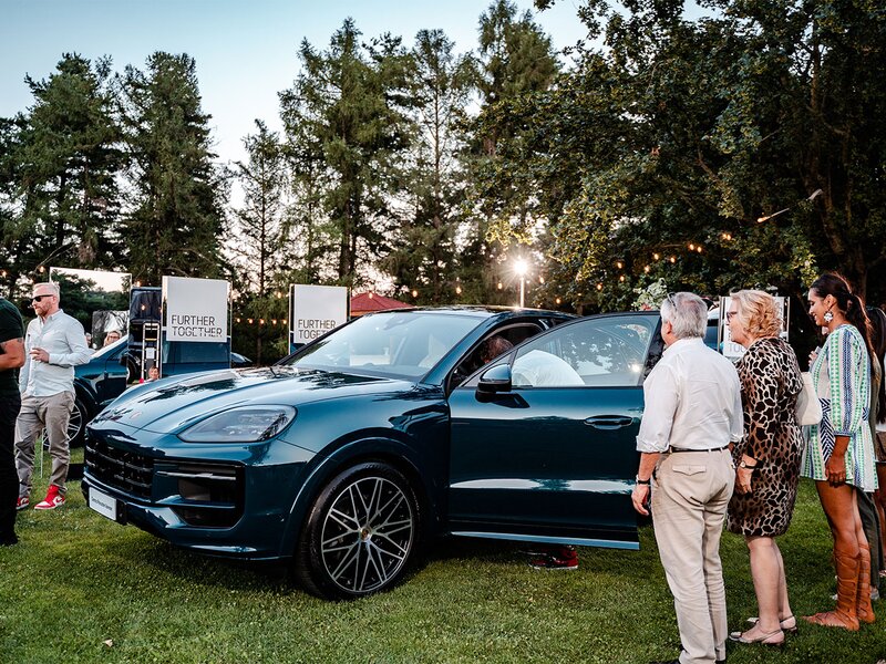 Gallery Evento Porsche Cayenne – Further Together